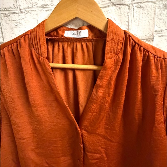 Suzy Shier Rust Orange Button-Front Puff Sleeve Blouse - Picture 3 of 8